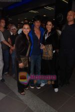 Rani Mukherjee, Shahrukh Khan, Isha Koppikar return from Bangladesh concert in Mumbai Airport on 10th Dec 2010 (25).JPG